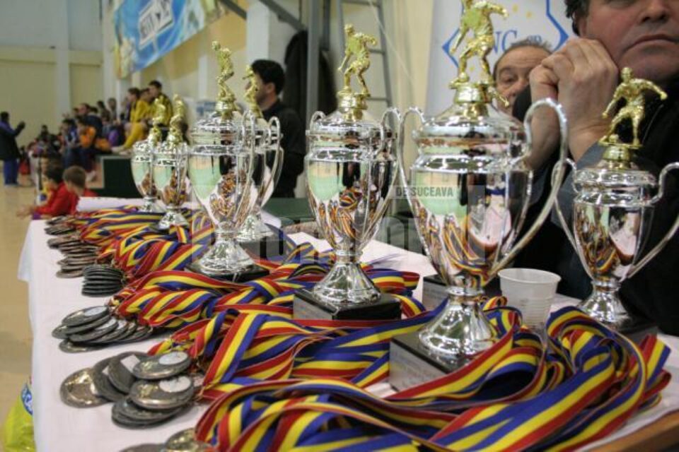 Cupele și medaliile pentru participanți