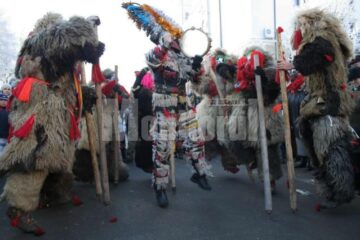 Dolhasca: Festivalul Concurs „Vin colindătorii”