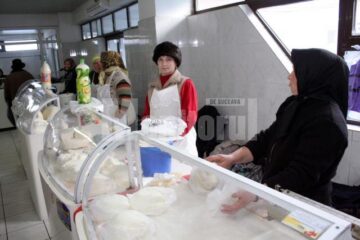 Deși au intrat în vigoare: Țăranii din piețe habar nu au de normele de igienă ale UE
