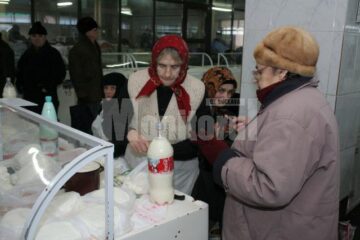 Deși au intrat în vigoare: Țăranii din piețe habar nu au de normele de igienă ale UE