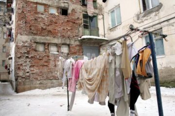 Blocul Groazei oferă condiții de trai ca în Evul Mediu