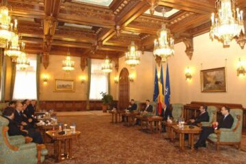 Astăzi, la ora 11: Băsescu, mediator între sindicate și Guvernbase