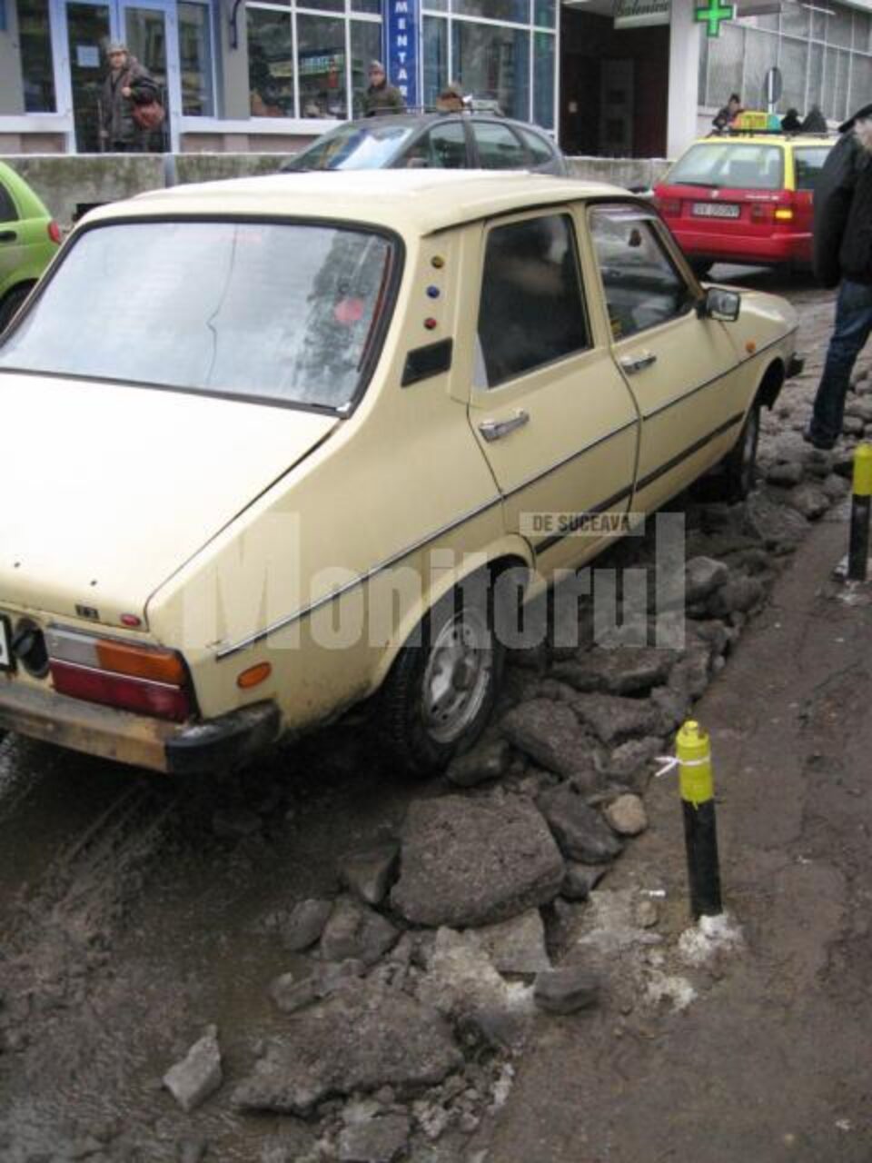 Straturi de gheață pe străzile și trotuarele Sucevei Straturi de gheață pe străzile și trotuarele Sucevei