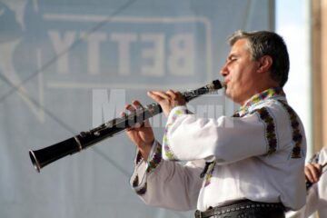 Cântând la taragot