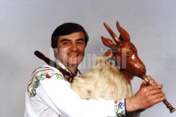 Leonard Zamă, la cimpoi