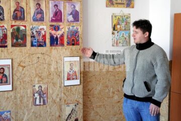 Neobișnuit: Profesor de religie ziua, lăutar noaptea