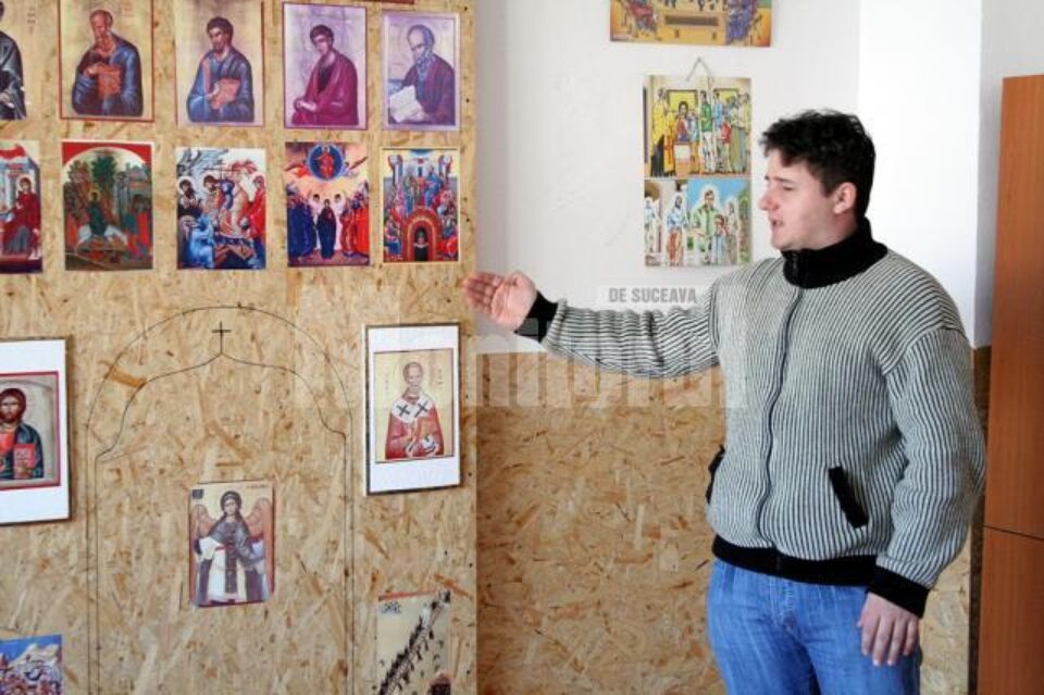Neobișnuit: Profesor de religie ziua, lăutar noaptea