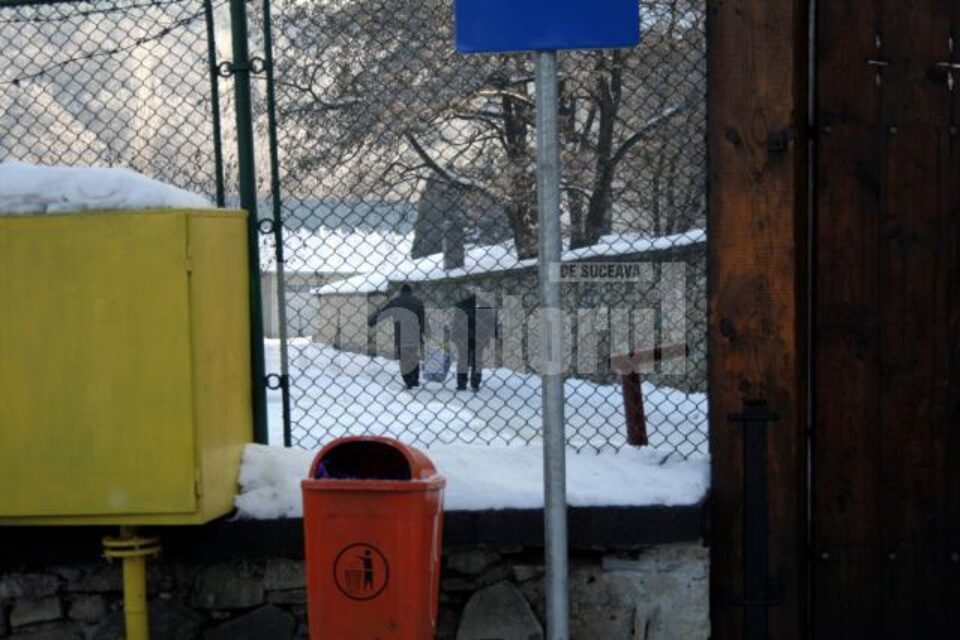 Anton Hrib, „cocoșat” de greutatea bagajului