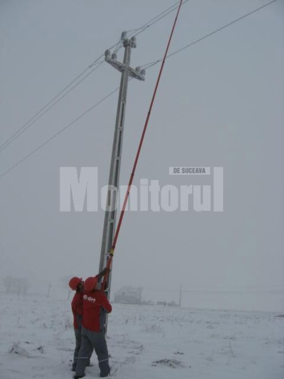 Îndepărtarea chiciurii cu prăjini electroizolante