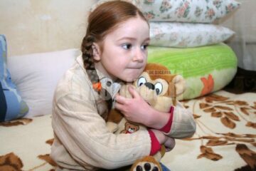 Edera are aproape opt ani și nu are nici acum certificat de naștere