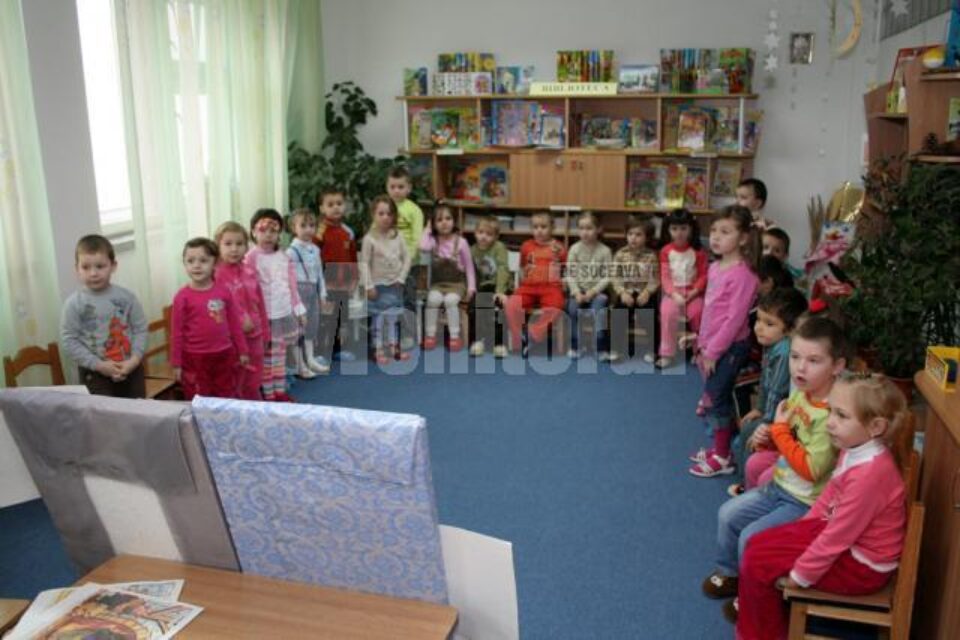 Suceava: Preșcolarii, înghesuiți în grupe de câte 40 de copii