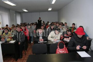 Un număr din ce în ce mai mare de suceveni se îmbulzesc la școlile de șoferi