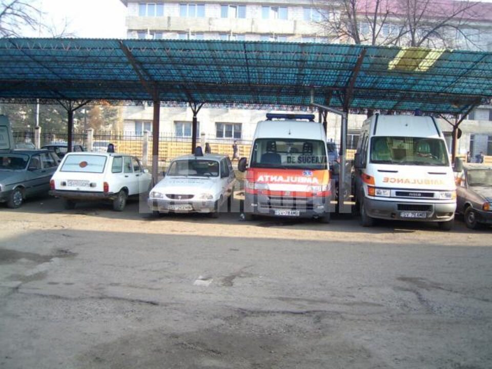 Din parcul auto al SJA, 39 sunt vechi de 17 - 18 ani