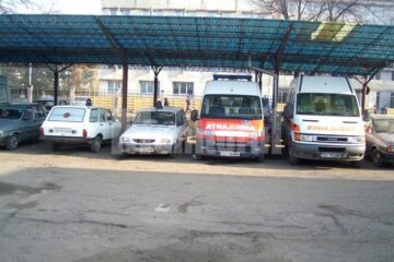 Din parcul auto al SJA, 39 sunt vechi de 17 - 18 ani