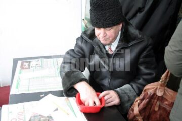 Sucevenii au stat la cozi interminabile pentru a-și încerca norocul