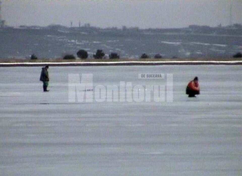 Flagrant: Filmați de jandarmi în timp ce întindeau plasele pentru a bracona pește Flagrant: Filmați de jandarmi în timp ce întindeau plasele pentru a bracona pește