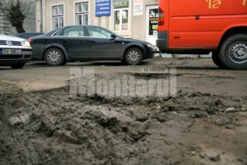 Cratere pe strada Petru Rareș