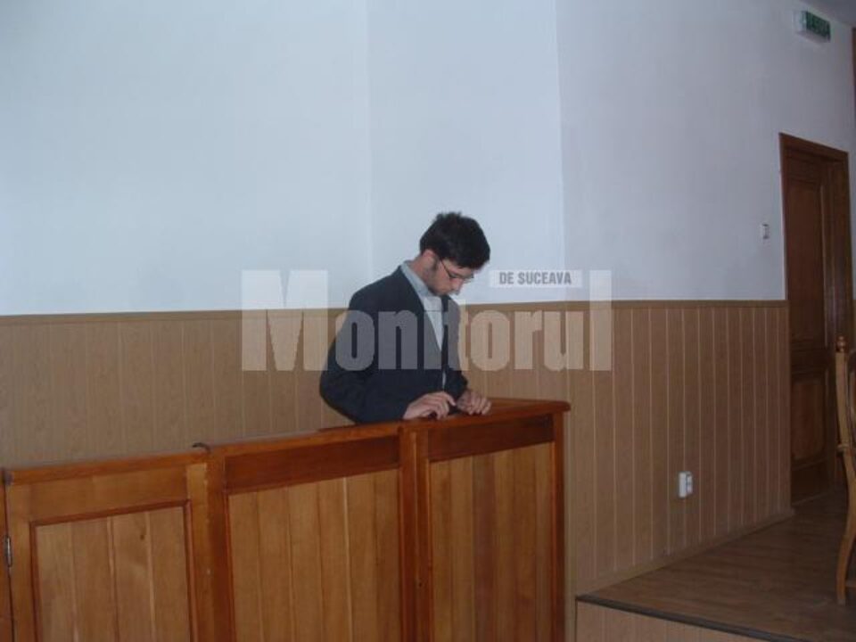 Cu capul plecat în fața autorităților.