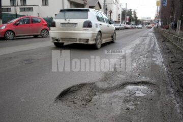 Gropi pe strada Universității