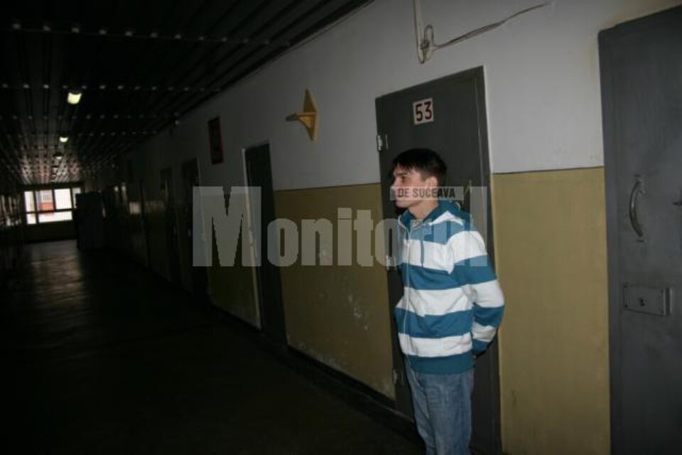 Pe holurile penitenciarului