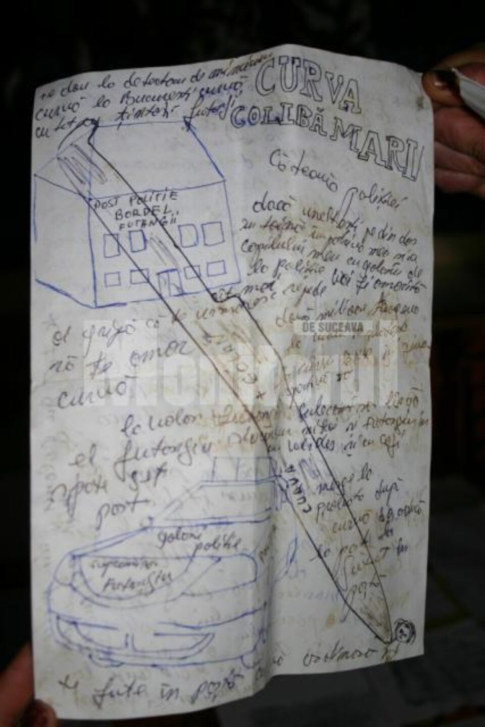 Fără tratament: Bilețele obscene de la vecinul care o acuză că a făcut sex cu toată Poliția