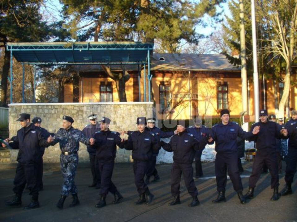 Sărbătoare: Festivități, solemnitate și Hora Unirii la Jandarmerie Sărbătoare: Festivități, solemnitate și Hora Unirii la Jandarmerie