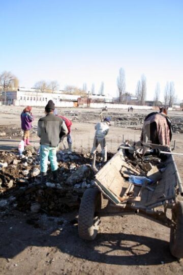 Atracția banului: Ruinele ROMUPS, invadate de căutătorii de “comori”