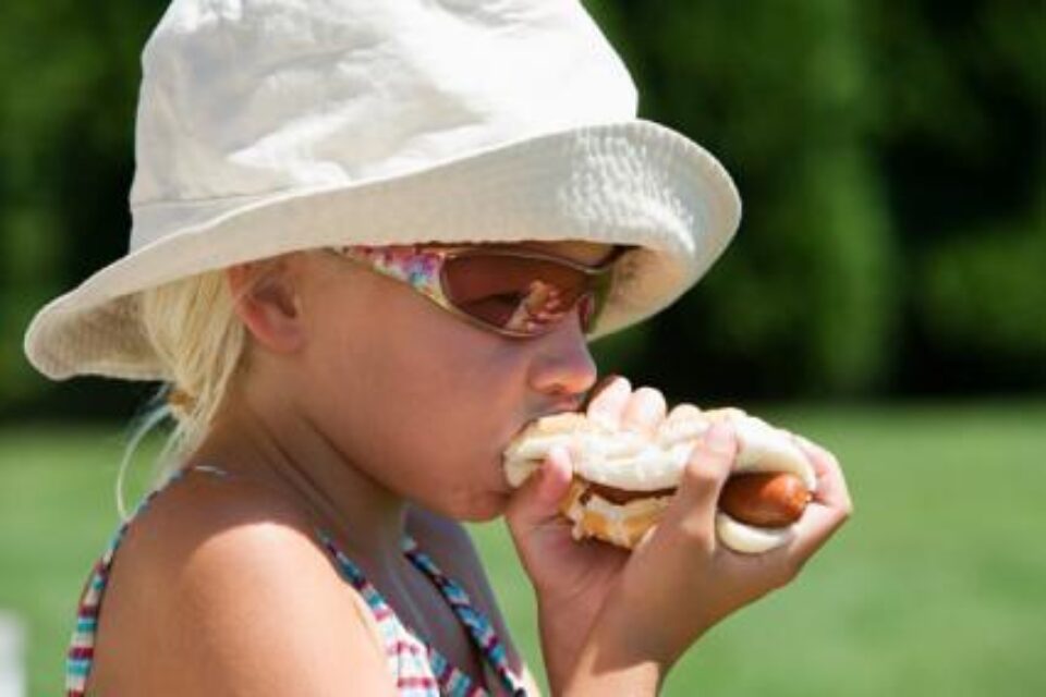 Acuze: Deputatul Mircia Giurgiu susține că legea împotriva alimentelor de tip fast-food e blocată Acuze: Deputatul Mircia Giurgiu susține că legea împotriva alimentelor de tip fast-food e blocată