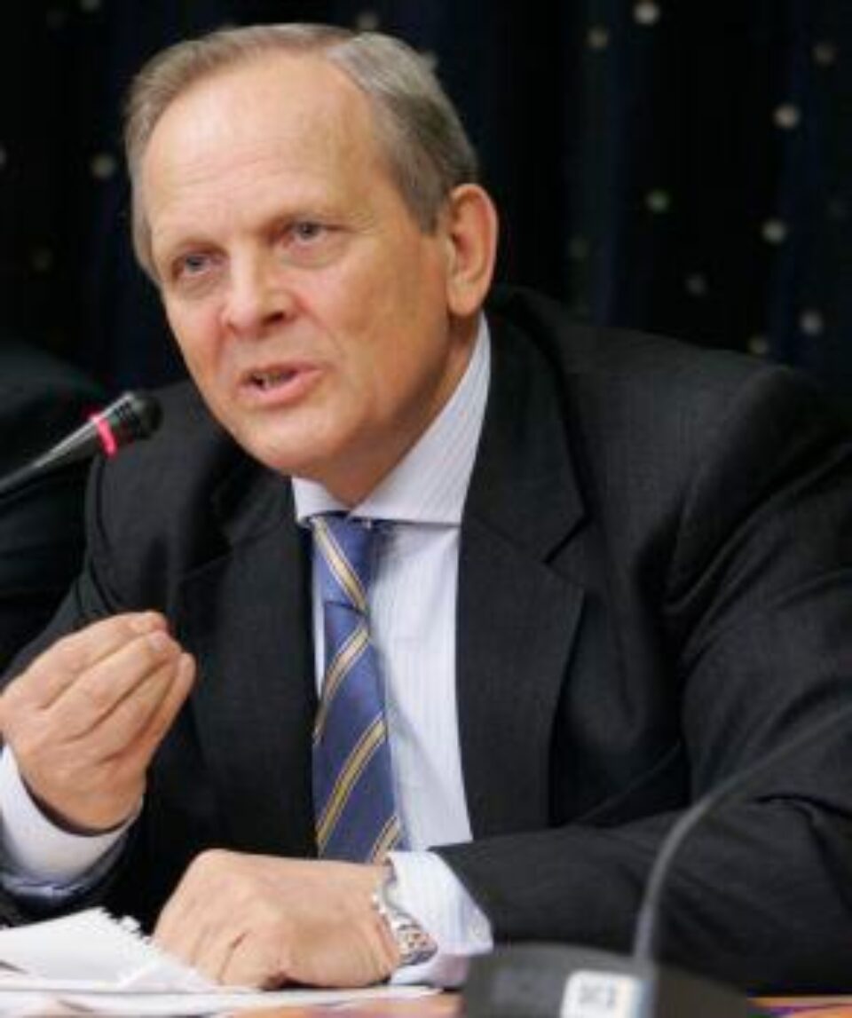 Theodor Stolojan: „Cred că trebuie un om cu preocupare temeinică în acest domeniu”