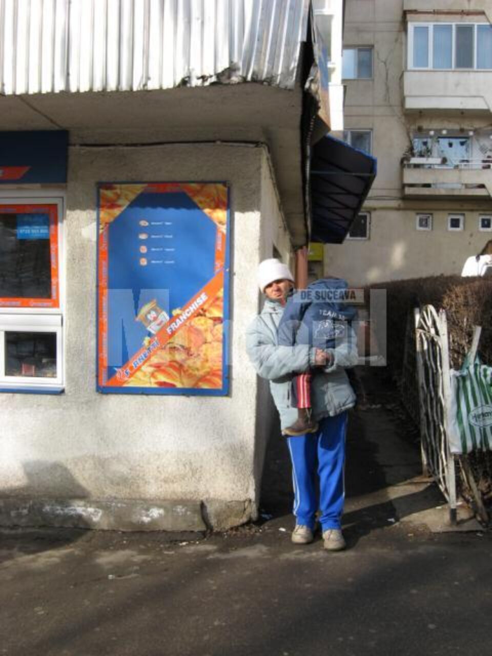 Ludovica Balog, gravida in lun a opta la cersit cu copilul de 3 ani in brate