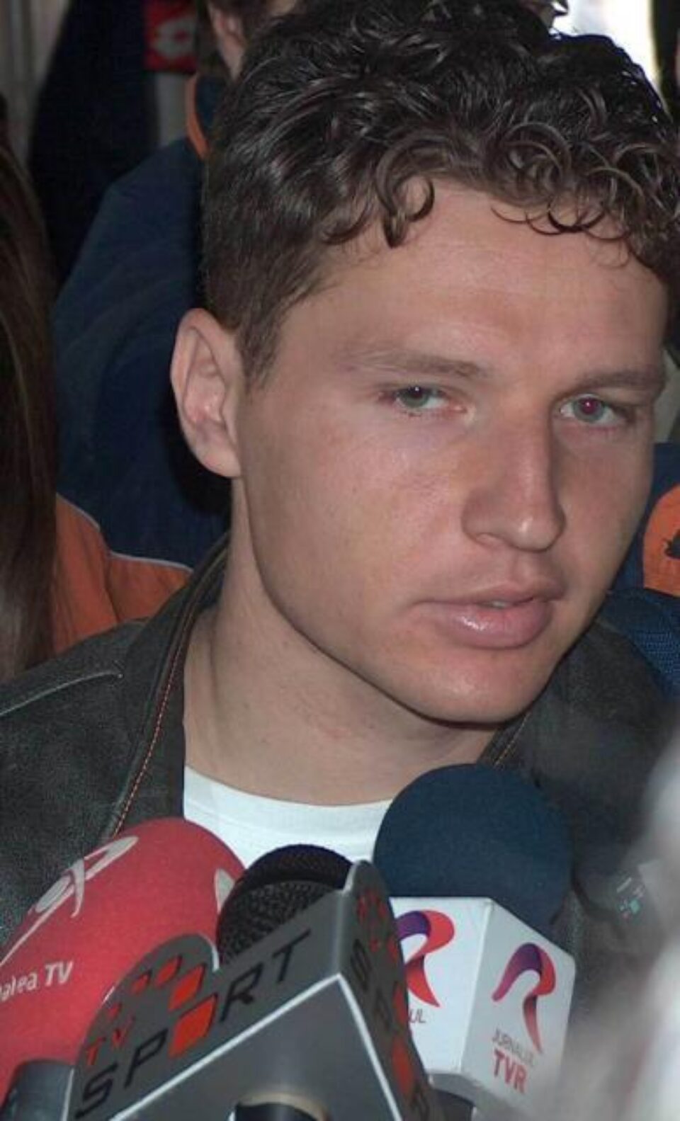 Gigel Bucur a prins lotul pe ultima sută de metri Gigel Bucur a prins lotul pe ultima sută de metri