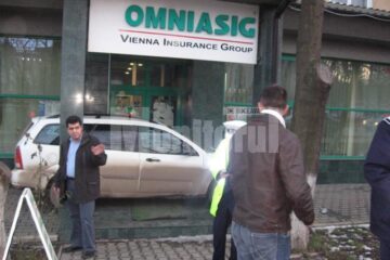 Intrarea în sediul Omniasig, blocată de un șofer nemulțumit