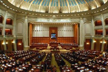 Sesiunea parlamentară care începe astăzi va fi marcată de conflicte și scandaluri