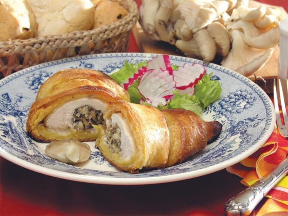 Piept de pui umplut în croissant