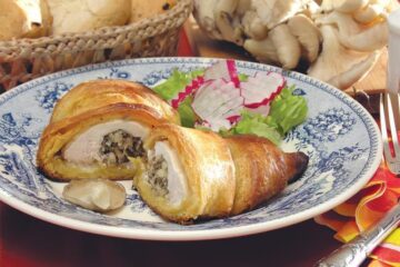 Piept de pui umplut în croissant