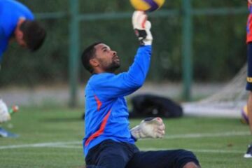 Zapata jonglează cu mingea din orice poziție