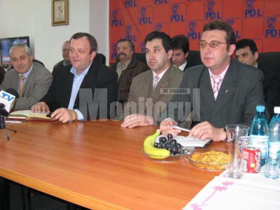 Racolări: Flutur a aspirat în PD-L 11 primari și un consilier județean