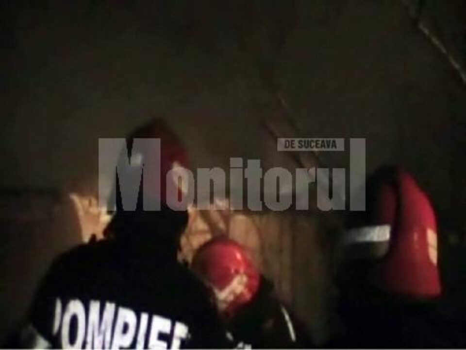 Casa unei bătrâne din comuna Adâncata a fost distrusă în mare parte de flăcări Casa unei bătrâne din comuna Adâncata a fost distrusă în mare parte de flăcări