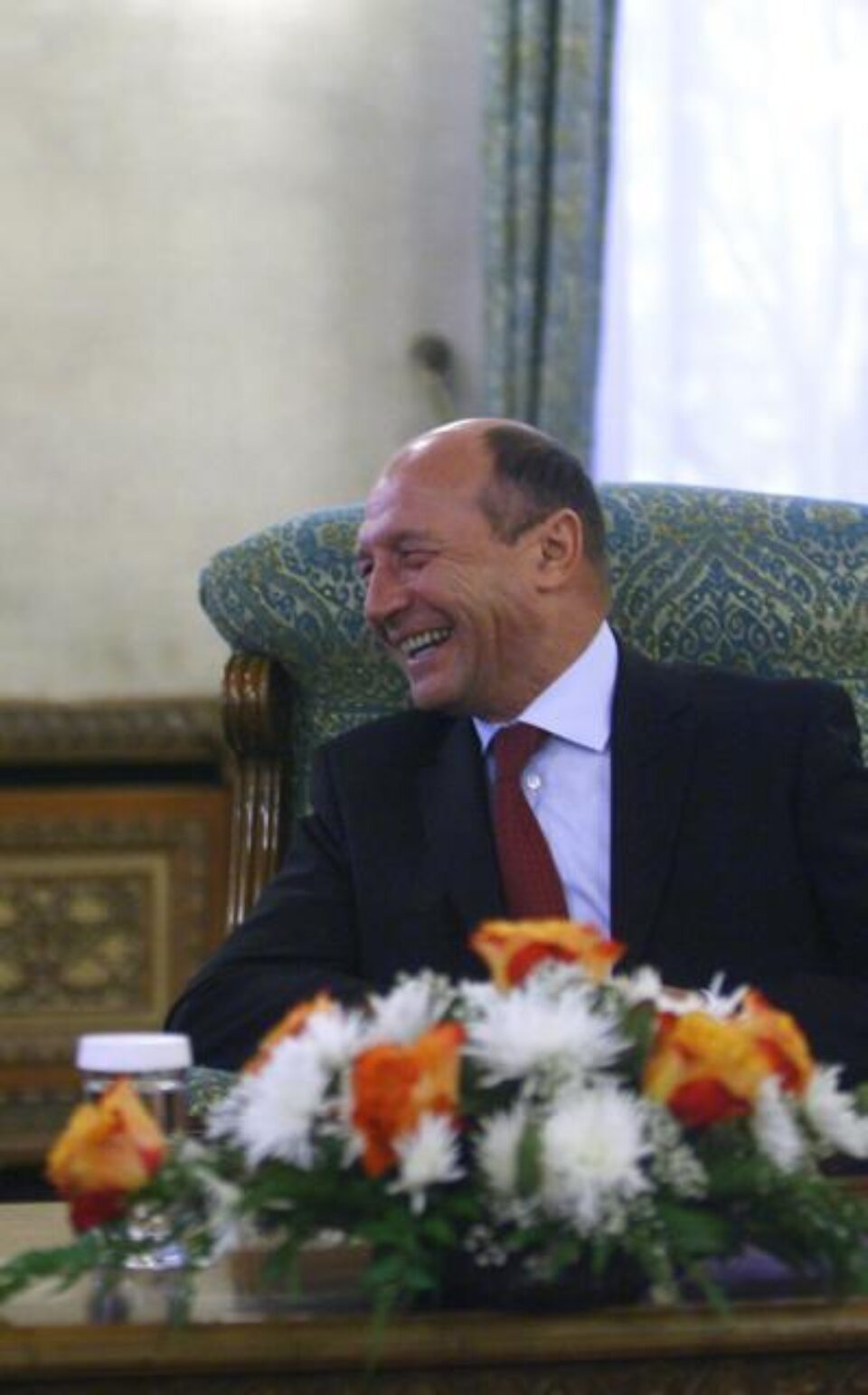 Norica da, Norica ba!: Băsescu câștigă conflictul cu Guvernul