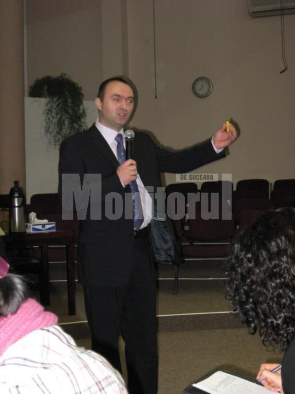 Cristian Adomnitei, la dezbaterea publică Cristian Adomnitei, la dezbaterea publică