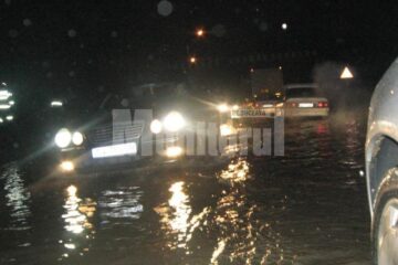 Nimeni nu plătește: Prefectul vrea să recupereze de la constructori costul pompării apei din drumul de la Șcheia