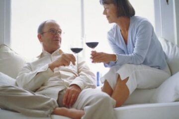 În majoritatea cuplurilor, apele se liniștesc după 60 de ani