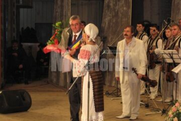 Primarul Sucevei, Ion Lungu, și interpreta Niculina Stoican