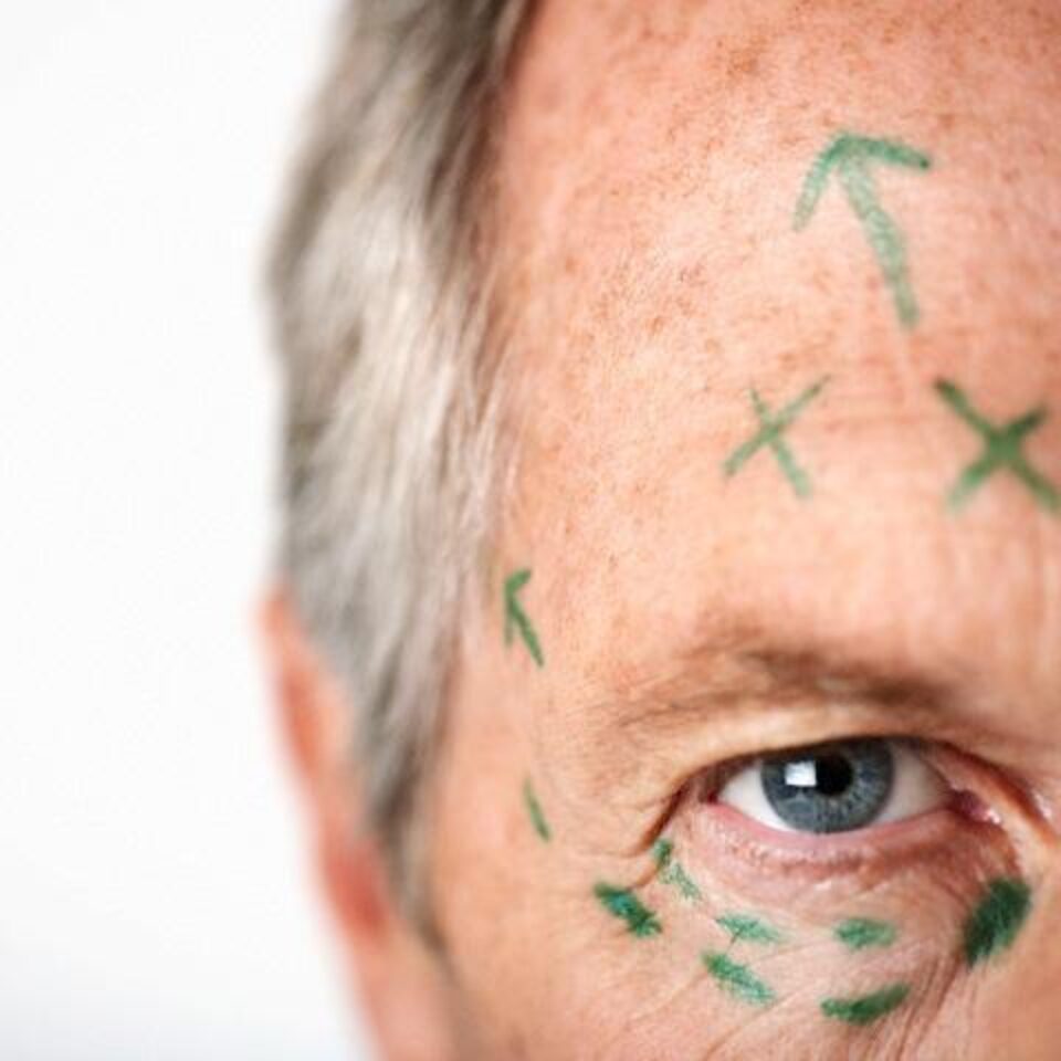 Numărul bărbaților care apelează la chirurgia estetică este în creștere