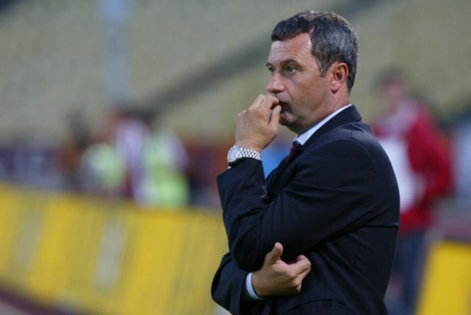 „Mă îngrijorează că dominăm jocul, ne creem ocazii, dar luăm și multe goluri”