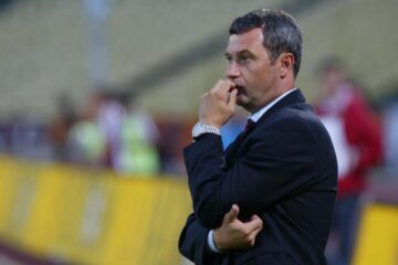 „Mă îngrijorează că dominăm jocul, ne creem ocazii, dar luăm și multe goluri”