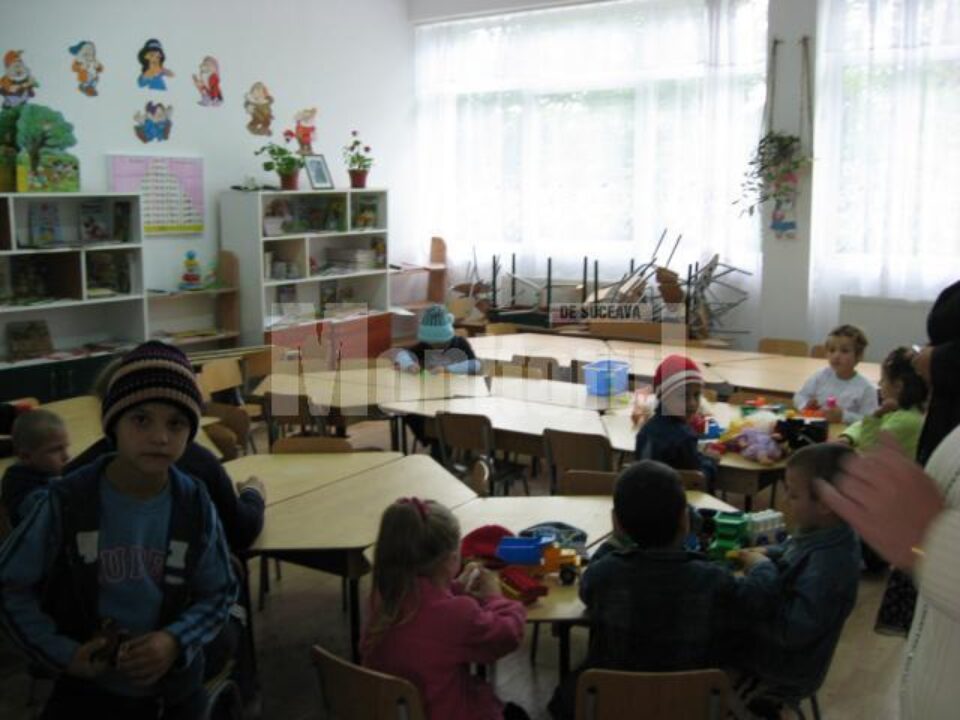 Copiilor din localitatea suceveană Voitinel li s-a interzis, în instanță, să mai meargă la grădiniță Copiilor din localitatea suceveană Voitinel li s-a interzis, în instanță, să mai meargă la grădiniță