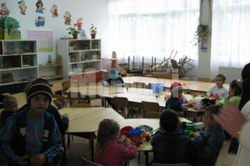 Copiilor din localitatea suceveană Voitinel li s-a interzis, în instanță, să mai meargă la grădiniță