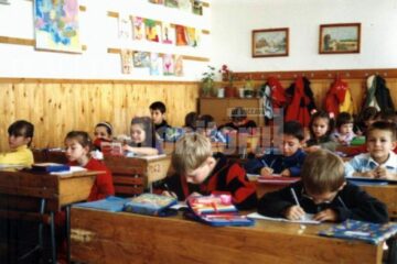 Invatamant: 39 de pensionari vor preda anul viitor în școlile din județ