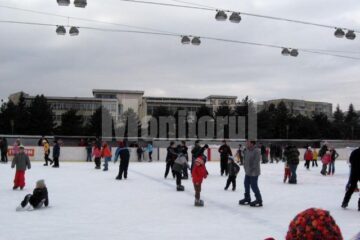 Patinoarul va funcționa până la sfârșitul sezonului de iarnă